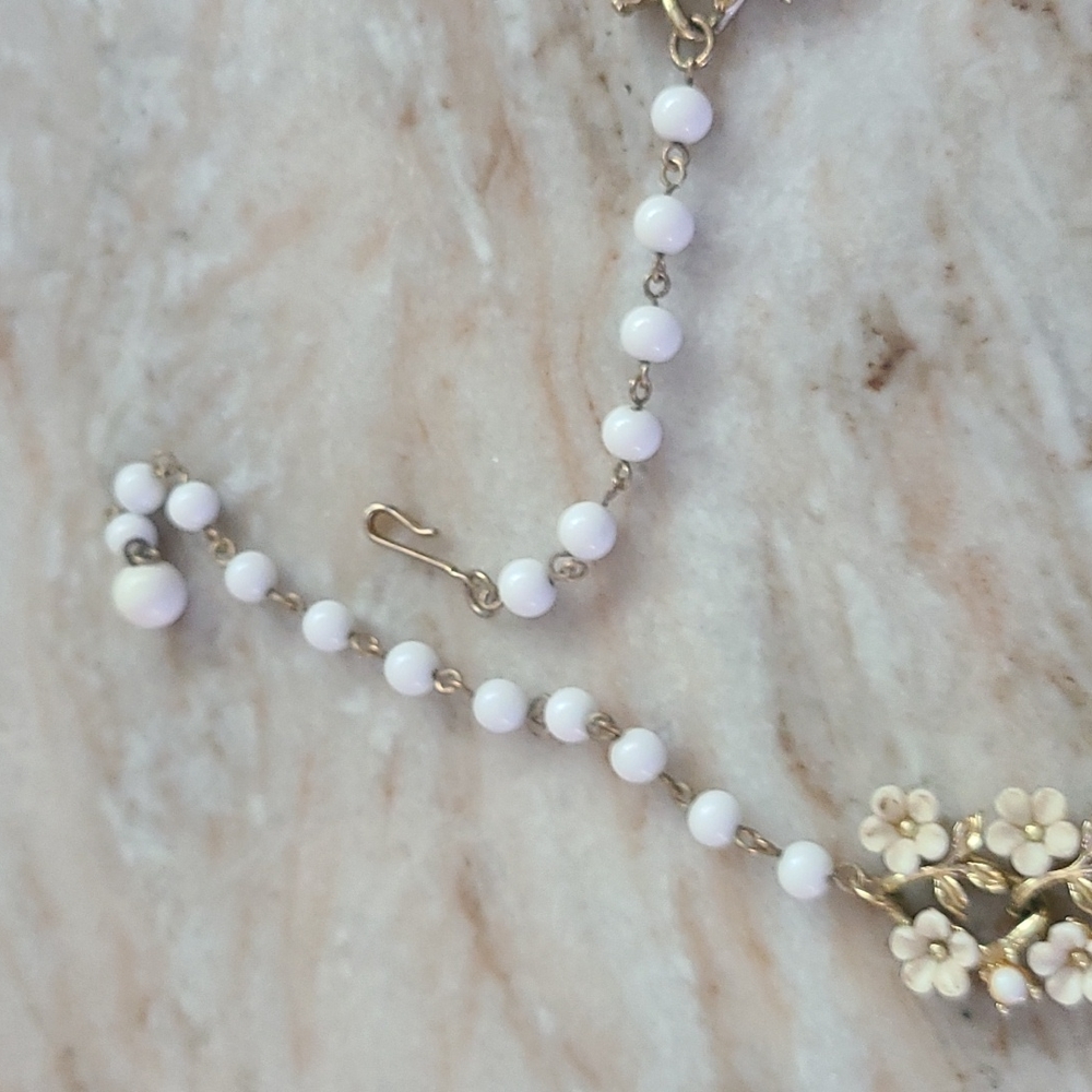 2/$20 Vintage Floral Choker Necklace - Picture 5 of 7